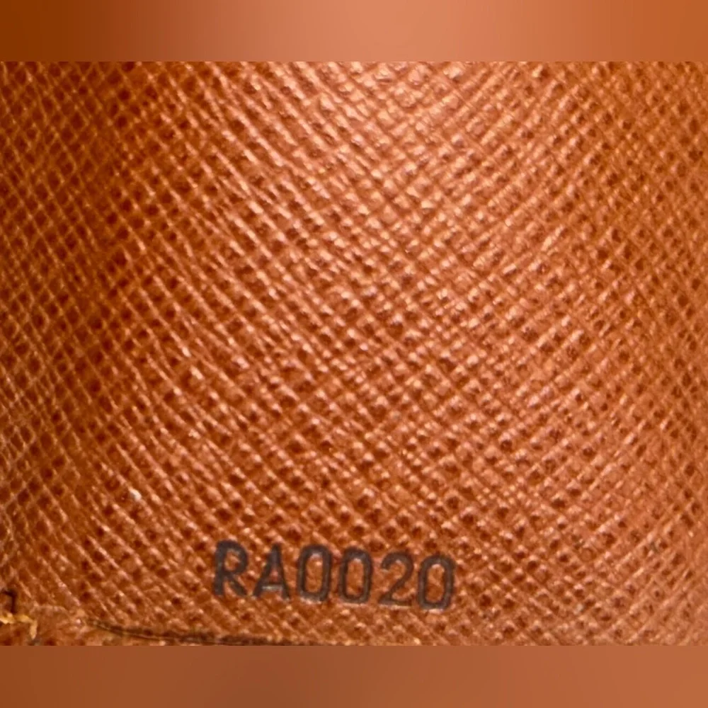 LOUIS VUITTON MONOGRAM KEY HOLDER / WALLET - Picture 4 of 16